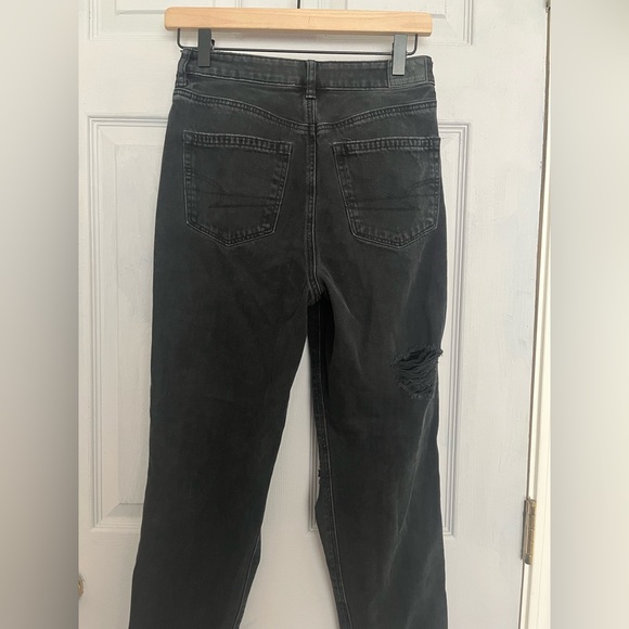 American Eagle: black ripped mom jeans, size 4 - Picture 2 of 2